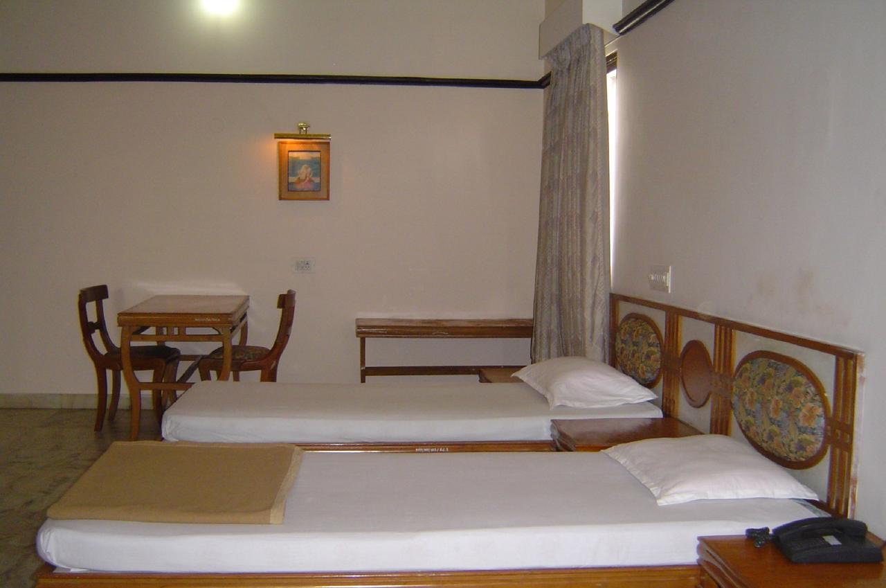 Amogha International Hotel Chitradurga Экстерьер фото