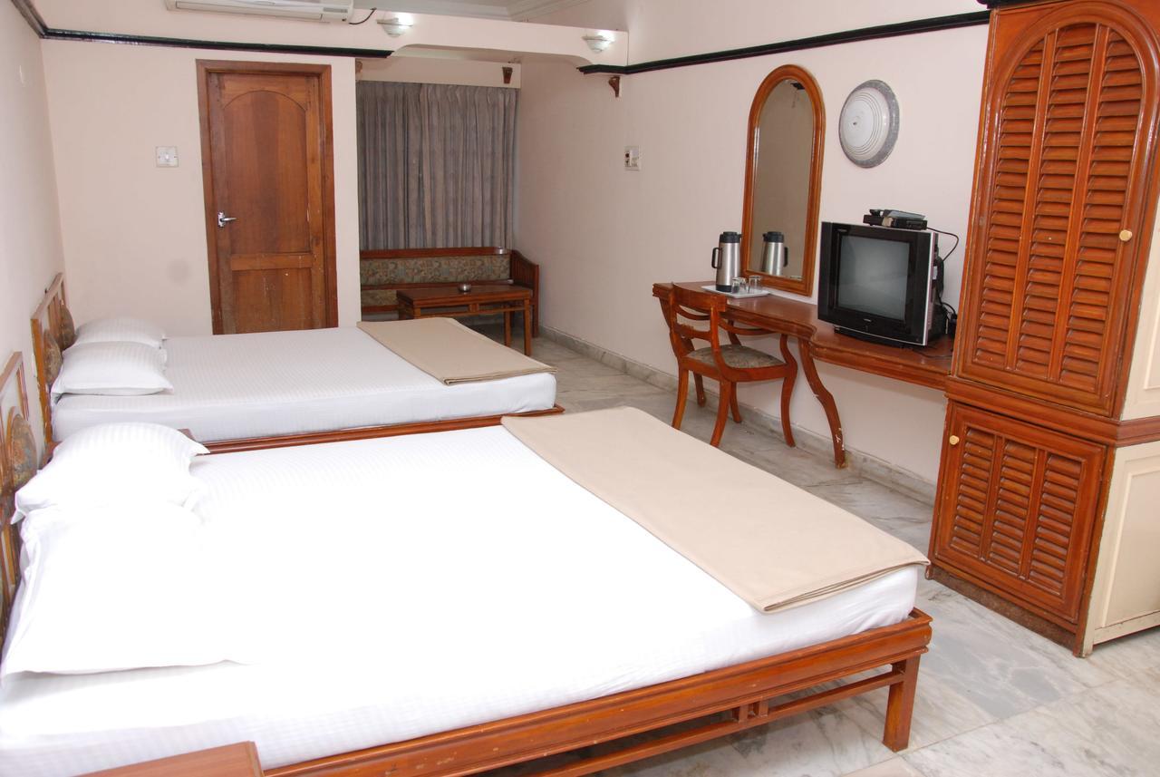 Amogha International Hotel Chitradurga Экстерьер фото